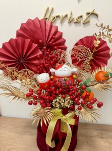 紅紅火火招財貓坐枱枱花