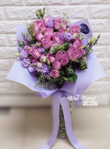 20枝紫玫瑰配襯花連玻璃花樽