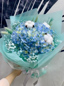 情人節系列 *韓式花束*荷蘭秀球綿花配滿天星花束(Tiffany Blue包裝)