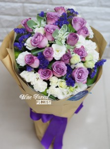 紫玫瑰洋白桔梗花束