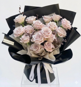 新品種*18枝肯亞銀灰色玫瑰花束（Manta rose)