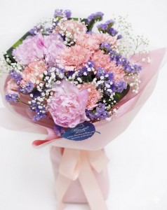 Mother's day *Endless Love*粉紅康乃馨配荷蘭牡丹花束