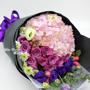 紫玫瑰配荷蘭秀球花束***